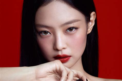 jennie's red lip.